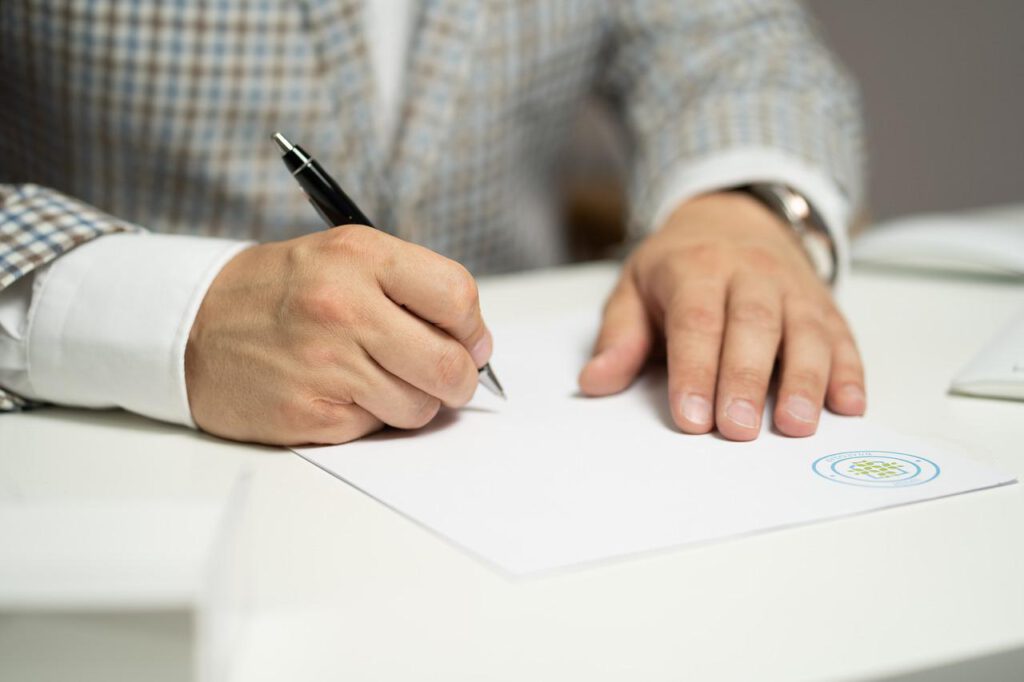 Es obligatorio que el empresario ponga a disposición del trabajador el finiquito donde deben aparecer todas las cantidades adeudadas
